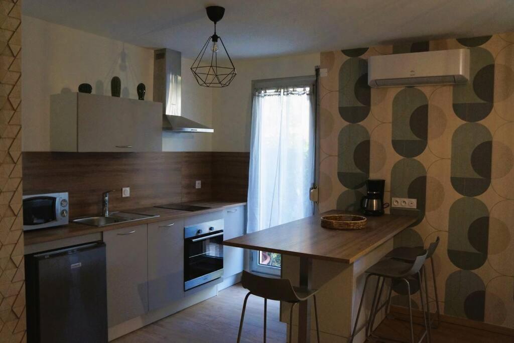 Studio Climatise Et Spacieux Situe Pres Des Parcs 비시 외부 사진